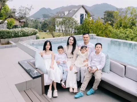 Mẹ 4 con Bắc Ninh "bỏ phố" về vùng ven xây biệt thự trắng đẹp sang như Bắc Âu thu nhỏ, chiếc cầu thang xoắn ốc lạ mắt