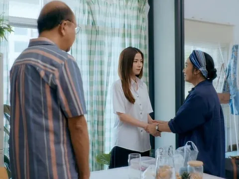 Sinh nhật bố chồng con dâu tặng phong bì 20 triệu, ông chuyển lại 50 triệu kèm lời nhắn khiến tôi lo sợ