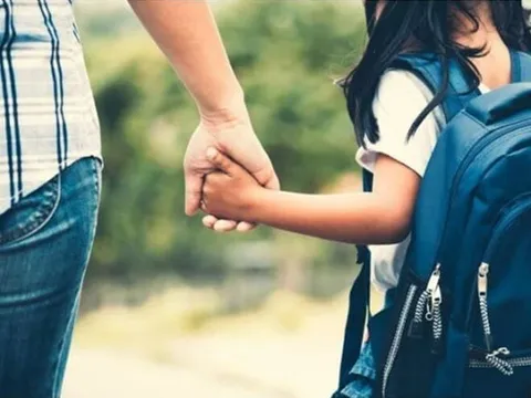 Vợ cũ đem con về sống chung, ở lì đuổi không đi, chồng cao tay khiến cô vừa khóc vừa xin 1 điều