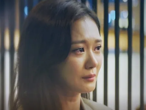 Âm thầm về nhà sau chuyến công tác, tôi bàng hoàng khi thấy chồng đang gọi video với một người phụ nữ trong phòng ngủ