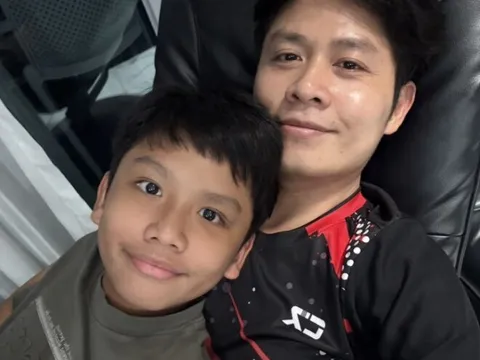 Chứng kiến hành động của con trai 12 tuổi vào lúc 3 giờ sáng, bố đơn thân Nguyễn Văn Chung vừa mừng vừa lo