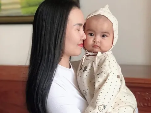 Con gái lai Ấn nhà Võ Hạ Trâm thuộc bài hát yêu nước của mẹ, 4 tuổi đã điệu đà, sở hữu mái tóc đen dài