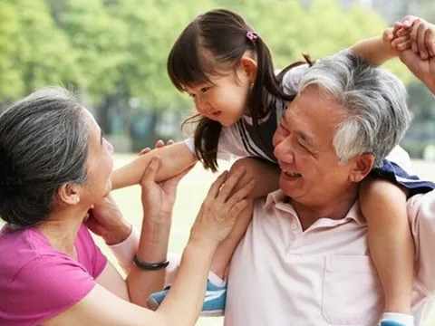 Gửi 20 triệu/tháng báo hiếu bố mẹ vợ, một lần về thăm tôi quyết không gửi đồng nào nữa