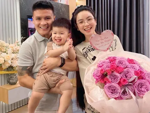 Học trường quốc tế 100 triệu/năm, con trai Quang Hải và vợ đại gia Chu Thanh Huyền 15 tháng tuổi nói tiếng Anh rất tốt