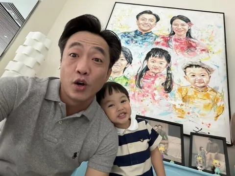 Cường Đôla khoe loạt ảnh mới với cậu con trai thứ 3, nhưng bức tranh lộ ra đằng sau mới gây chú ý