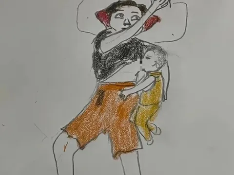 Con gái 7 tuổi vẽ tranh về mẹ, một chi tiết “nhạy cảm” khiến mẹ Việt ngượng đỏ mặt, cô giáo không chấm điểm