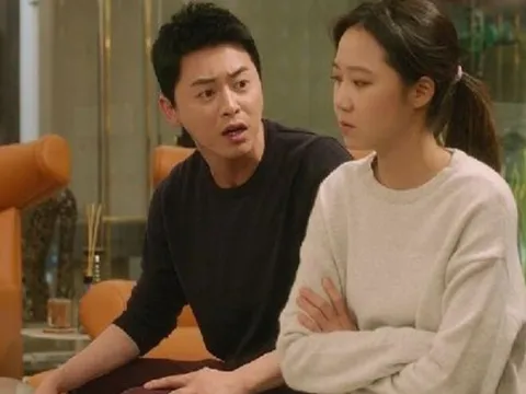 Suốt 1 tuần cứ đến giờ cơm tối là con gái nấp trong tủ, đoạn tin nhắn tiết lộ sự thật khiến bố mẹ hối hận