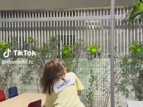 Con gái trèo cửa sổ gọi "Mẹ", dù rất muốn nhưng Đông Nhi không thể về luôn với con vì lý do này