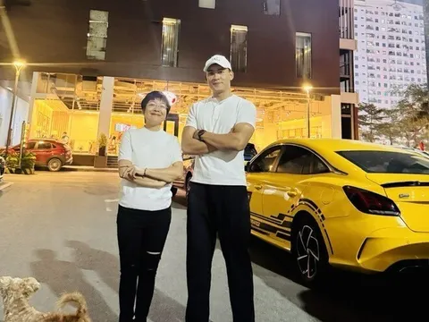 MC Thảo Vân khoe ảnh bên Hot boy Thiếu uý cao 1m85, muốn xin cách giúp con trai Công Lý tăng chiều cao