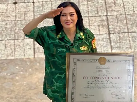 Nữ ca sĩ khoe ông ngoại có công với đất nước, sinh 4 con đặt tên "Bảo - Tồn - Sông - Núi" cực kỳ ý nghĩa