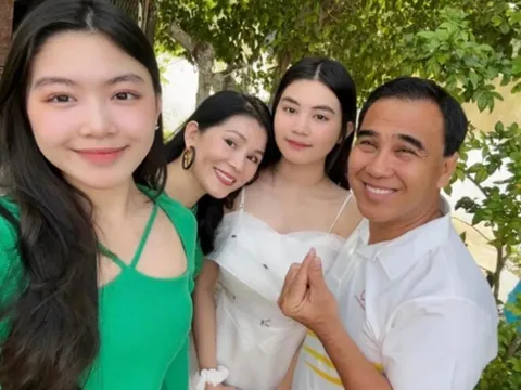 Quyền Linh chiều con gái, 56 tuổi "hóa thú" nhảy dễ thương cùng ái nữ, bà xã chẳng ngại mà còn vào khen nịnh