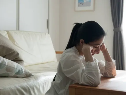 Mẹ vợ góa phụ ở quê đi chăm cháu mới sinh bỗng có bầu, danh tính bố đứa trẻ khiến con gái hoang mang