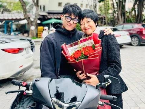 MC Thảo Vân làm Chủ tịch công đoàn được con trai tặng quà 20/11, "tan chảy" vì quý tử 20 tuổi ôm mẹ ngọt ngào