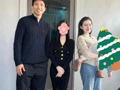 Cô gái khoe ảnh chụp ở quê với cầu thủ Đoàn Văn Hậu và vợ gây chú ý, mẹ bỉm top 10 HHVN được khen quá xinh
