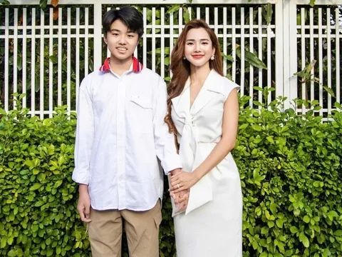 Vợ Ưng Hoàng Phúc thương con trai năm đầu tiên không có mẹ ở cạnh, quý tử cao ngưỡng 1m9 nay tự lập ở Mỹ