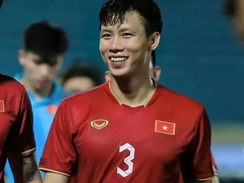 Đội trưởng tuyển Việt Nam cưới nàng Hoa khôi ĐH Vinh, sinh liên tiếp 3 con gái đặt tên theo họ Quế rất độc lạ