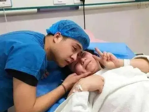 Nhập viện chuẩn bị đẻ, sản phụ câm điếc giấu chồng đưa bác sĩ một mảnh giấy khiến ê-kíp bật khóc