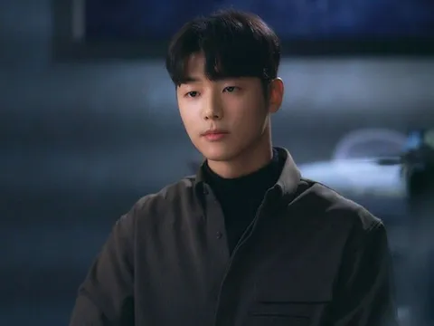 Tình cờ gặp vợ cũ sau 8 năm, thấy 2 người lạ mặt bên cạnh cô ấy, tôi điếng người