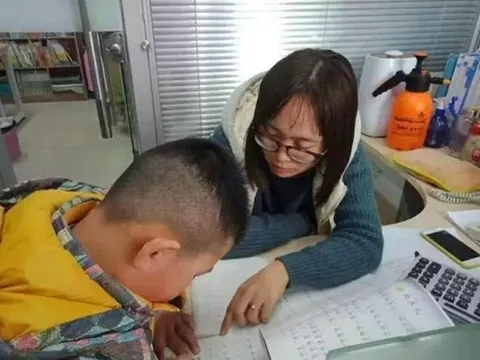 “Chia 7 con bò cho 3 người mà không được làm thịt chúng?”, đáp án bài toán tiểu học khiến nữ MC ngã ngửa