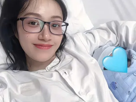 "Vợ quốc dân" Đào Lê Phương Hoa sinh con đầu lòng ở tuổi 27: Mẹ bỉm đẹp phát hờn, cảnh "vượt cạn" gây xúc động