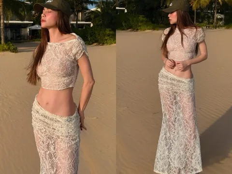 Hồ Ngọc Hà mặc mỏng tang khoe "cặp kiếm Nhật" đẹp mướt mắt, để lộ một điểm khiến dân tình trầm trồ