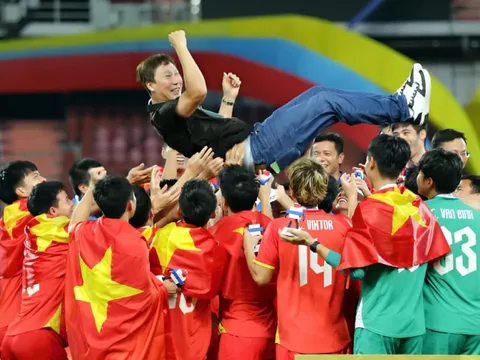 Nhìn lại năm 2025 của Tuyển bóng đá Nam và HLV Kim Sang-sik: Giành cú "ăn ba" lịch sử, thống trị sân chơi khu vực