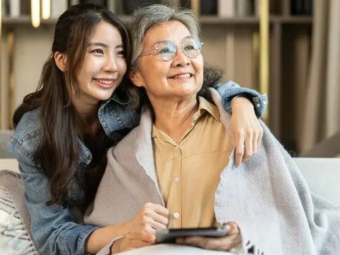 Vội lấy gái trẻ sau 1 năm vợ mất, cái kết buồn của ông hàng xóm khiến tôi nhận ra 3 điều khi về già