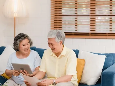 Phát hiện chồng ngoại tình, vợ không nói một lời mà lặng lẽ rời đi, 2 năm sau, cũng người chồng ấy phải bật khóc