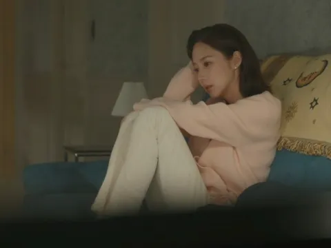 Đêm tân hôn chồng cũ 2 năm không liên lạc bỗng nhắn tin đến, chỉ 4 từ nhưng khiến tôi bối rối