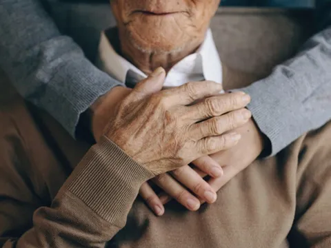 Nuôi con trai duy nhất để dưỡng già, tới tuổi nghỉ hưu tôi mới hiểu: Vào viện dưỡng lão, cuộc sống là an nhàn nhất!