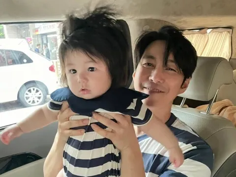 "Tan chảy" khi ngắm em bé 1 tuổi kiếm được 9 tỷ trong 3 tháng, hưởng trọn ngoại hình của bố tài tử