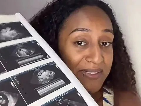 Đẻ xong thấy cơ thể có dấu hiệu lạ, cô gái 19 tuổi khiến ê-kíp bác sĩ sững người khi xem kết quả siêu âm