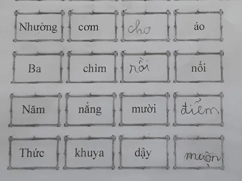 Cô giáo giao bài tập tiếng Việt điền thành ngữ “Nhường cơm… Ba chìm…”, học sinh đưa ra loạt đáp án không ai ngờ