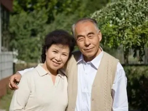 Từng không chấp nhận chuyện bố có "người mới" sau khi mẹ mất, tôi bật khóc ân hận trong lần về thăm không báo trước