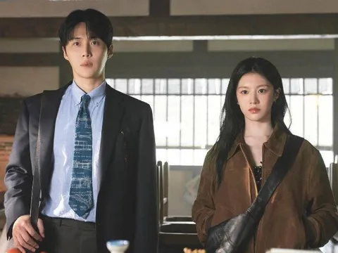 Tiếng Yêu Này Anh Dịch Được Không: Kim Seon Ho nói 4 ngôn ngữ nhưng "yếu tiếng em", nữ chính vừa đẹp vừa đáng yêu