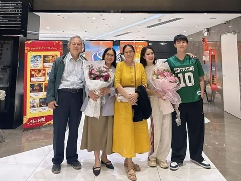 Lê Phương không biết nên vui hay buồn vì con trai có người thích, quý tử nay cao ráo điển trai nhất nhà