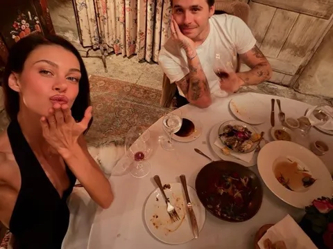 Sau ồn ào "từ mặt" bố mẹ, con trai Beckham quyết làm chồng đảm cho vợ nhà tỷ phú nhưng bị nói "thảm họa"