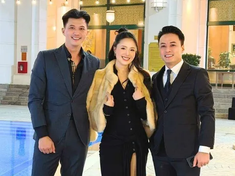 Hồng Diễm gặp "người yêu cũ" và "chồng" tại đám cưới đồng nghiệp, quá khứ phải cưa gót giày đứng với Hồng Đăng