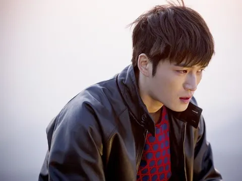 Đi làm xa 5 năm mới về quê ăn Tết, tôi sững sờ khi nghe con gái gọi anh rể U60 là bố