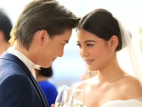 Ngày chồng cũ tái hôn, tôi vào quán bar uống đến say mèm, sáng dậy thấy một tin nhắn tôi òa khóc