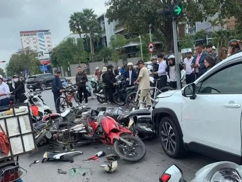 Vụ ô tô tông 12 xe máy đang dừng đèn đỏ ở Hải Phòng: Tài xế 62 tuổi khai gì?