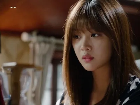 Hết Tết mẹ chồng mang gà quê lên thăm cháu nội, con dâu chê đem cho hết, đọc tin nhắn bà để lại cô run rẩy