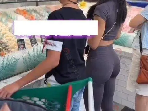 Mẹ trẻ đưa con đi siêu thị mà ai cũng nhìn rồi lắc đầu, đàn ông nườm nượp xin số làm quen