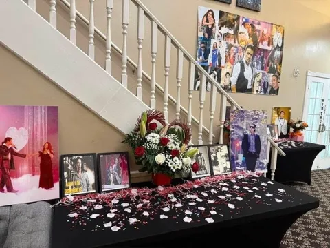 Tang lễ của Kasim Hoàng Vũ ở Mỹ: Mẹ ruột ngã quỵ bật khóc, dàn nghệ sĩ vượt đường xa đến viếng