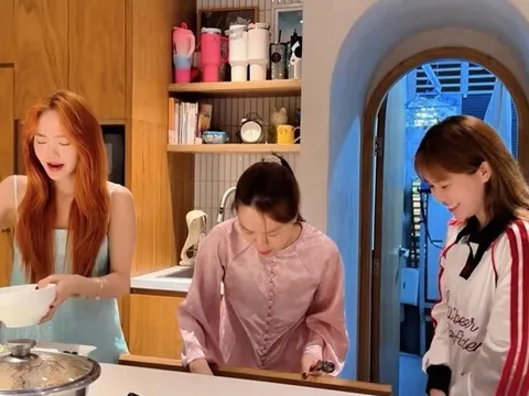 Cận cảnh căn bếp triệu đô của Phạm Quỳnh Anh, đặc biệt nhất ở chiếc tủ lạnh