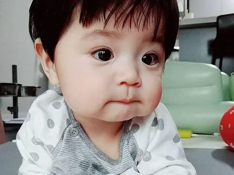 Bố đặt tên con là Nguyễn Văn Trứng vì nghĩ “có trứng có tiền”, nhân viên tư pháp sửa thành tên vừa hay vừa ý nghĩa