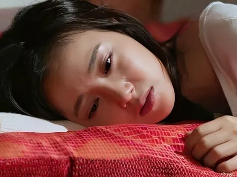 Dính bầu với bạn thân 10 năm, khi biết tin, nó chuyển liền 50 triệu kèm dòng tin nhắn khiến tôi chết lặng