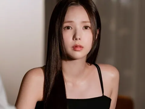 Dẫn chồng đi đám cưới bé đồng nghiệp, anh nhìn vào bụng cô dâu nói một câu khiến tôi tá hỏa