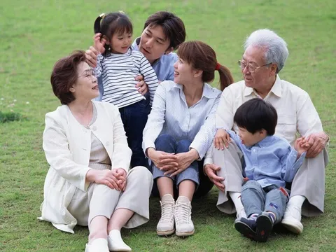 Khi nghỉ hưu, điều mà cha mẹ lo sợ nhất không phải là thiếu tiền, mà là con cái quá hiếu thảo