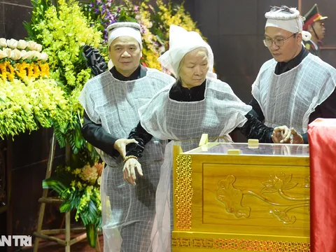 Chùm ảnh: Xúc động tiễn đưa Trung tướng, Anh hùng LLVT nhân dân Khuất Duy Tiến